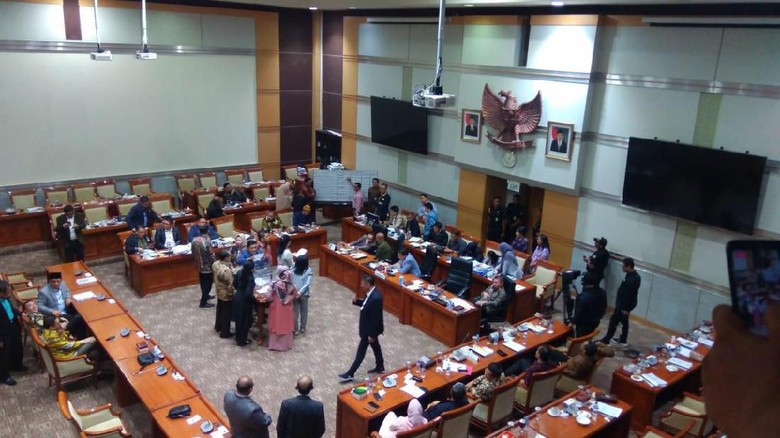 5 Pimpinan KPK Terpilih, Komisi III Ingatkan Komitmen ke Rakyat 5 Pimpinan KPK Terpilih, Komisi III Ingatkan Komitmen ke Rakyat