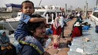 Pelabuhan Muara Angke selalu ramai oleh warga maupun wisatawan yang akan berkunjung ke Pulau Seribu.