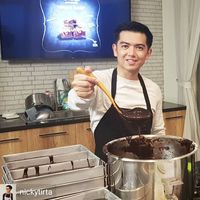 5 Fakta Nicky Tirta, Pesinetron Ganteng yang Jago Bikin Kue