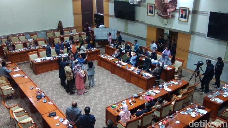 Komisi III Mulai Hitung Suara Capim KPK, Alex-Firli Bersaing Ketat Komisi III Mulai Hitung Suara Capim KPK, Alex-Firli Bersaing Ketat