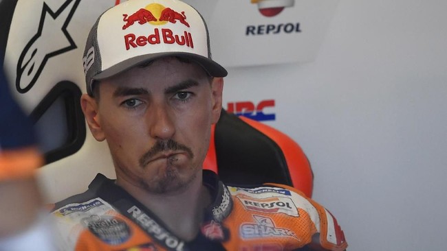 Jorge Lorenzo Kibarkan Bendera Putih Kejar Podium