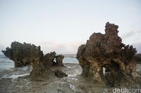 Bebatuan karang di Pantai Tiang Bendera (Afif Farhan/detikcom)