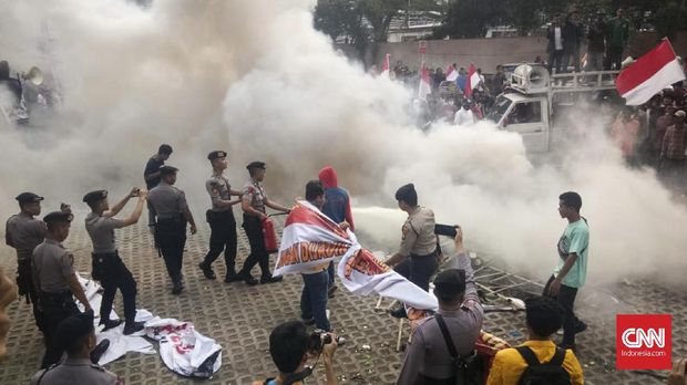 Kronologi Demo Berujung Ricuh di Depan Gedung KPK