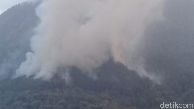 Gunung Andong di Magelang Terbakar Gunung Andong di Magelang Terbakar