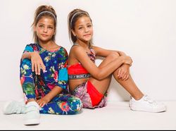 Pesona Gadis Kembar Tercantik Sedunia