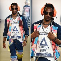 Di NYFW September 2019, Maggie menjadi sorotan setelah menyuguhkan jaket yang dibuatnya dari karung tepung terigu. Aku kaget pas pulang (dari New York) kok banyak nge-tag di Instagram. Ternyata banyak yang ngomongin, tutur Maggie kepada Wolipop kala itu. (Foto: Getty Images)