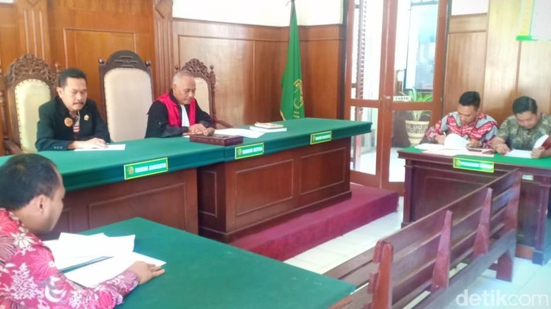 Tiga Tersangka Kasus Jasmas DPRD Surabaya Ajukan Gugatan Praperadilan Tiga Tersangka Kasus Jasmas DPRD Surabaya Ajukan Gugatan Praperadilan