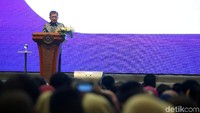 JK menjelaskan, Indonesia adalah negara kepulauan dengan penduduk yang besar. Butuh transportasi yang andal untuk mempersatukan Indonesia secara keseluruhan.