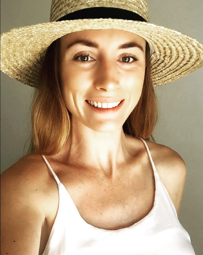 Inilah pesona Jolie King yang tengah menunggu kebebasannya. Wanita yang bekerja sebagai dosen di salah satu universitas di Australia itu, mulai berpetualang keliling dunia sejak Juli 2017.  Foto: Instagram @jolie.ellen