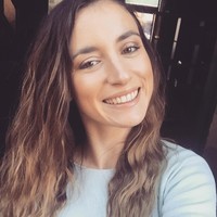 Saat singgah di Iran, pasangan yang tengah merekam gambar lewat kamera drone itu ditangkap. Jolie ditahan terpisah dari kekasihnya. Seperti dikutip dari 7News, Jolie dijatuhi hukuman 10 tahun. Foto: Instagram @jolie.ellen