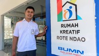 Keberadaan Rumah Kreatif BUMN yang berada di Rote Ndao, salah satunya untuk memberikan pendampingan dan konsultasi usaha kepada para perajin dan pelaku UMKM di Pulau Rote.
