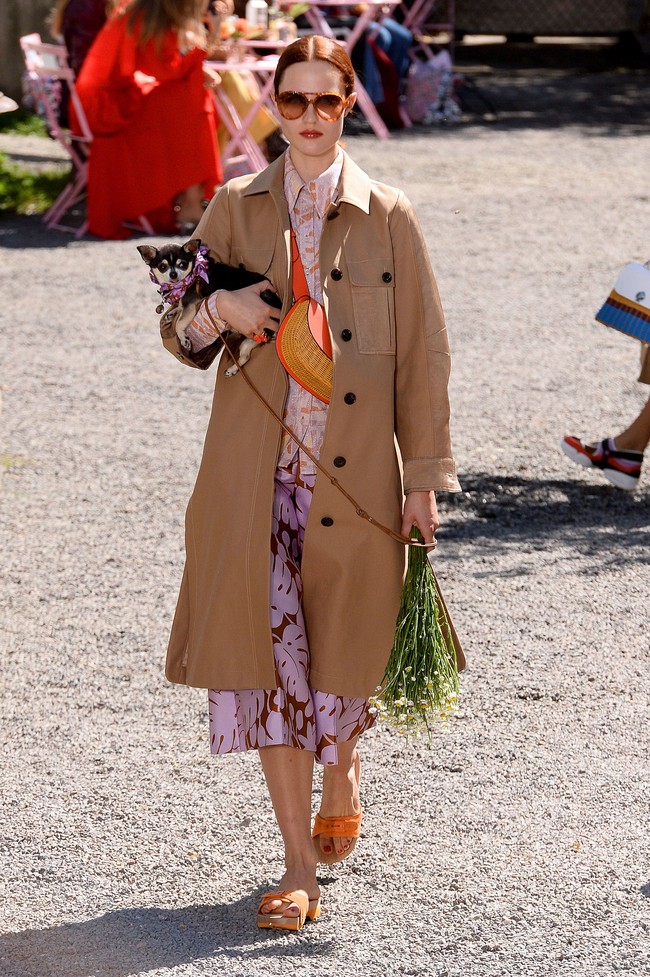 Fashion show koleksi terbaru Kate Spade, New York Fashion Week Spring 2020 digelar di Elizabeth Street Garden, Manhattan, Sabtu (07/09/2019). [Photo by Noam Galai/Getty Images]