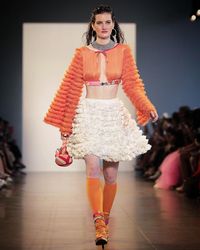 Fashion Show di New York, Desainer Indonesia Tampilkan Baju dari Karung Beras