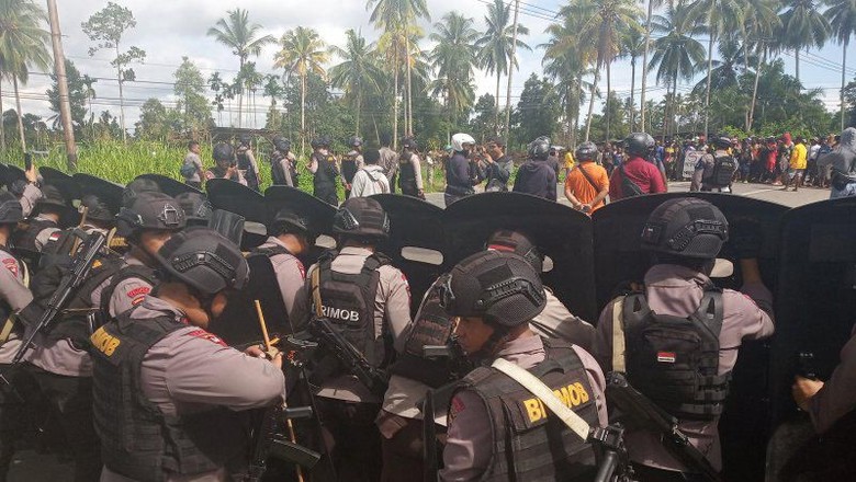 Wagub: Pasukan TNI-Polri di Papua Barat Jaga Keamanan, Warga Jangan Panik Wagub: Pasukan TNI-Polri di Papua Barat Jaga Keamanan, Warga Jangan Panik