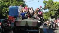 Pemandangan berbeda tersaji di jalanan Kota Situbondo, Jumat (13/9/2019) sore. Sejumlah kendaraan tempur Korps Marinir TNI AL tiba-tiba merengsek masuk dan melintasi jalanan Kota Stubondo.