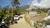 Asap membubung dari lokasi kebakaran di Gunung Slamet.