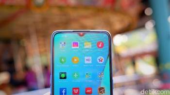 Masih mengusung notch tetesan air mata. Foto: Adi Fida Rahman/detikINET