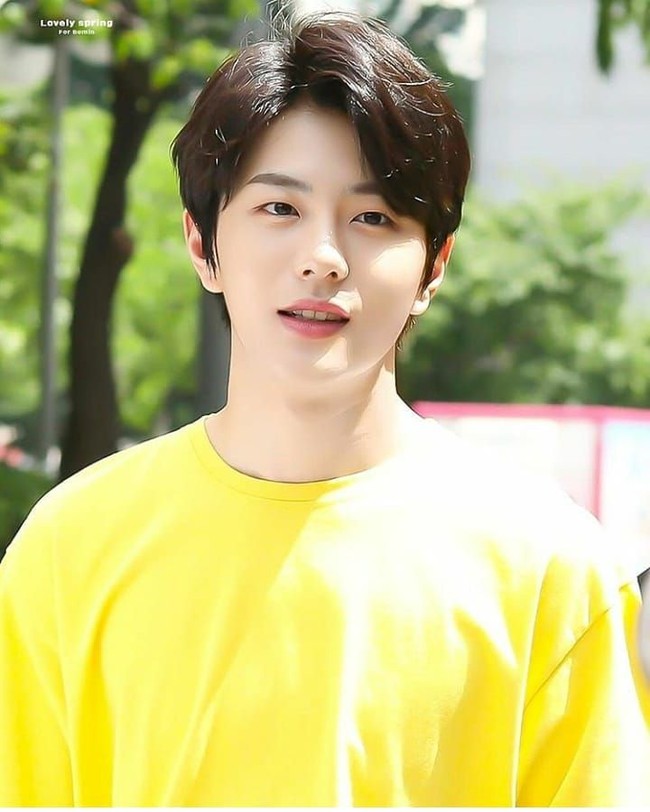 6. Bomin Golden ChildSalah satu member paling tampan dalam boy band Golden Child ini mulai menarik perhatian. Memenangkan hati banyak penggemar melalui A-Teen 2, dikabarkan Bomin akan bermain serial lagi dengan judul Meeting Me Slow. Berdasarkan physiognomy, Bomin dibaca akan memiliki banyak keberuntungan. Foto: Fansite