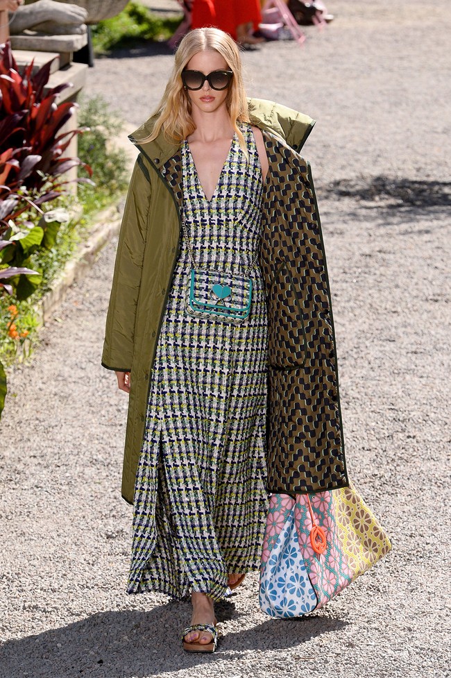 Fashion show koleksi terbaru Kate Spade, New York Fashion Week Spring 2020 digelar di Elizabeth Street Garden, Manhattan, Sabtu (07/09/2019). [Photo by Noam Galai/Getty Images]