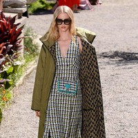 Fashion show koleksi terbaru Kate Spade, New York Fashion Week Spring 2020 digelar di Elizabeth Street Garden, Manhattan, Sabtu (07/09/2019). [Photo by Noam Galai/Getty Images]