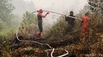 Superhero Bantu Padamkan Kebakaran Hutan di Riau