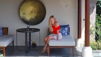 PewDiePie menikahi pacarnya ini yang seorang mantan beauty vlogger setelah berpacaran selama delapan tahun. Saat pacaran, keduanya sempat tinggal di Italia dan Swedia sebelum akhirnya pindah ke Brington, Inggris. Foto: Instagram