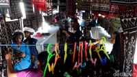 Terkait aktivitas perekonomian di pasar tersebut, Pasar Busalangga termasuk salah satu pasar yang banyak pengunjung dan transaksi ekonomi.