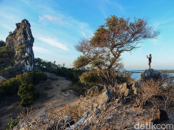 Terpukau Indahnya Pemandangan Batu Termanu di Pulau Rote