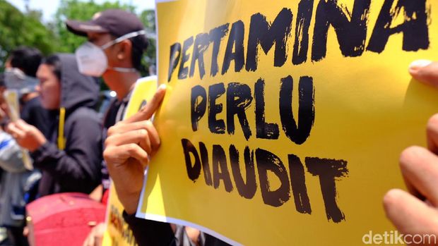 HUT Karawang, Bupati Disomasi Warga Soal Pencemaran Minyak Pertamina