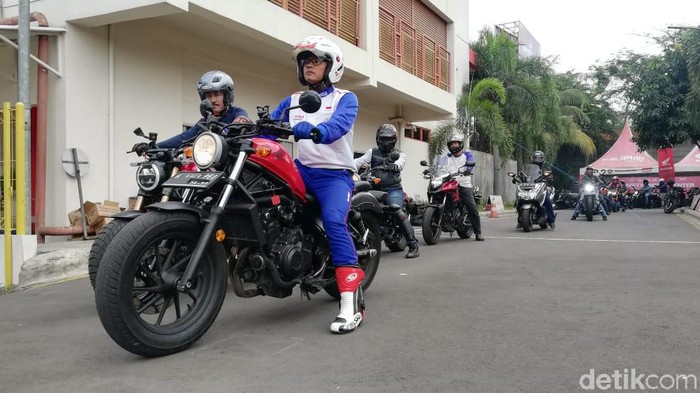 Main dealer sepeda motor Honda Jakarta Tangerang, PT. Wahana Makmur Sejat menggelar kampanye safety riding konsumen Honda BigBike dan review Honda Gold Wing Sabtu, 14 September 2019