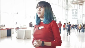 Sarah Viloid ikutan wara-wiri di ajang seru IDBYTE ESPORTS 2019. (Foto: Aisyah Kamaliah/detikINET)