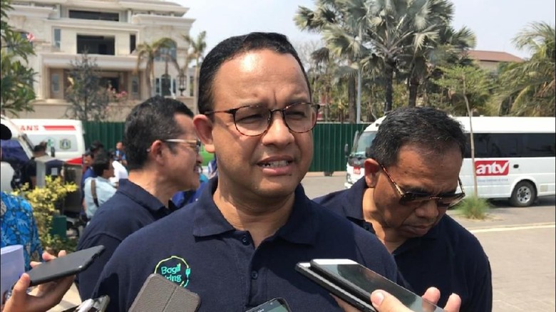 PUPR Larang PKL Permanen di Trotoar, Anies: Nanti Kita Umumkan Penataannya PUPR Larang PKL Permanen di Trotoar, Anies: Nanti Kita Umumkan Penataannya