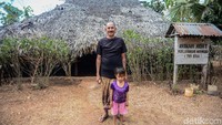 Rumah adat yang masih ditinggali ini menjadi tempat berkumpul pada kerabat, untuk bermusyawarah dan menyelesaikan masalah-masalah sosial kemasyarakatan.