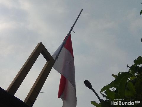 ilustrasi bendera setengah tiang