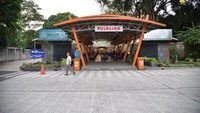 Keempat, rest area jalan tol yang terintegrasi dengan kawasan industri yang akan memberikan bangkitan ekonomi yang lebih besar. Kami menerima usulan dari PT. Hutama Karya yang membangun jalan tol Trans Sumatera agar investasi jalan tol satu paket tidak hanya jaringan jalan tol tetapi juga dengan pengembangan kawasan-kawasan sekitar. Pool/Kementerian PUPR.