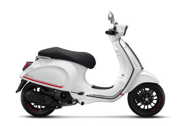 Vespa Rilis Sprint Carbon Warna Putih, Jumlahnya Nggak Banyak