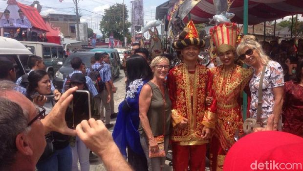 Karnaval Pesona Danau Toba 2019 Pukau Wisatawan Asal Prancis 