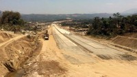 Seksi 3 Sumedang-Cimalaka sepanjang 4 Km dikerjakan oleh PT. Girder Indonesia dengan progres konstruksi 78,01% dengan lahan sudah bebas 99%. Seksi 4 Cimalaka-Legok sepanjang 8,20 km dan Seksi V Legok–Ujungjaya sepanjang 14,90 Km belum ada lahan yang dibebaskan. Seksi 6 Ujungjaya–Kertajati 6,06 Km konstruksinya belum mulai dengan progres. Pool/Kementerian PUPR.