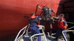 Kapal Pengangkut 4.000 Mobil Terbalik