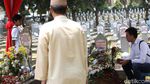 Makam BJ Habibie Ramai Peziarah