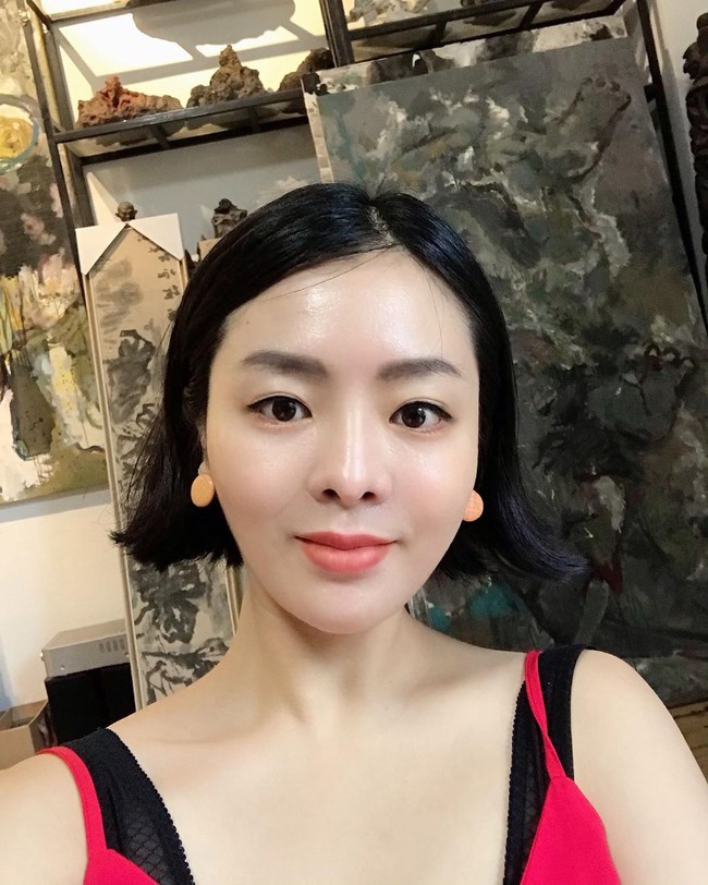 Meski akun Instagram bernama @actress_sonfeya, wanita tersebut sudah lama tidak muncul di layar kaca atau pun sinema. Di media sosial, Son Fe Ya pun pernah menyebutkan jika kini dirinya adalah seorang pengajar bahasa Mandarin. Foto: Instagram @actress_sonfeya