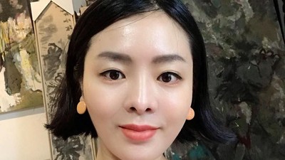 Potret Guru Bahasa Cantik yang Dulunya Pernah Jadi Pemain Film Seksi
