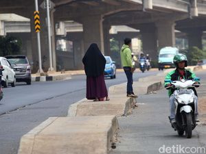 Trotoar Kalimalang Berada di Tengah Jalan, Ini Kata Pemprov DKI
