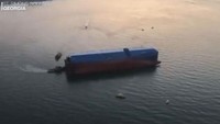 Kapal bernama Golden Ray tersebut tenggelam di perairan negara bagian Amerika Serikat, Georgia berdasarkan laporan dari operator kapal Hyundai Glovis. U.S. Coast Guard/Handout via REUTERS.