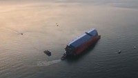Kapal tersebut dilaporkan membawa mobil-mobil baru Hyundai dan Kia. U.S. Coast Guard/Handout via REUTERS.