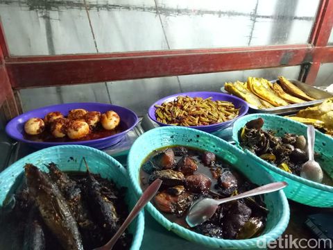 Yuk, Jajan Nasi Megono Sedap di Warung Ibu Eko!
