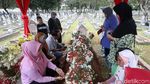 Makam BJ Habibie Ramai Peziarah