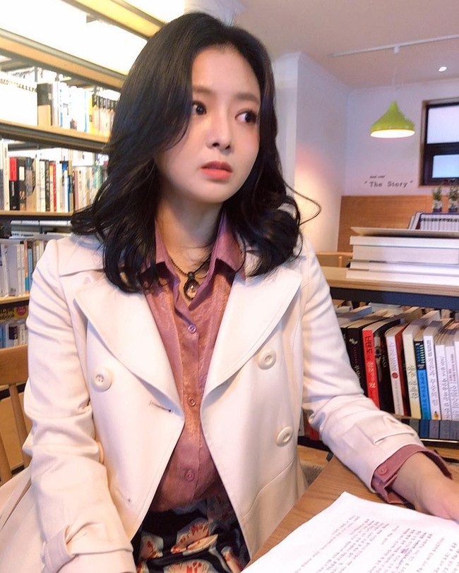 Kini ia dikatakan mengajar bahasa Mandarin selagi menjadi model sebagai profesi sampingan. Foto: Instagram @actress_sonfeya