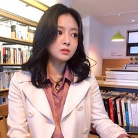 Kini ia dikatakan mengajar bahasa Mandarin selagi menjadi model sebagai profesi sampingan. Foto: Instagram @actress_sonfeya