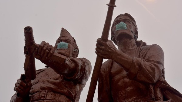 Patung Monumen Perjuangan Rakyat Riau Bermasker